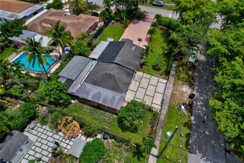 Casa en venta en North Miami, Florida, 4 dormitorios, 122.26 m2 № 1999990 - foto 27