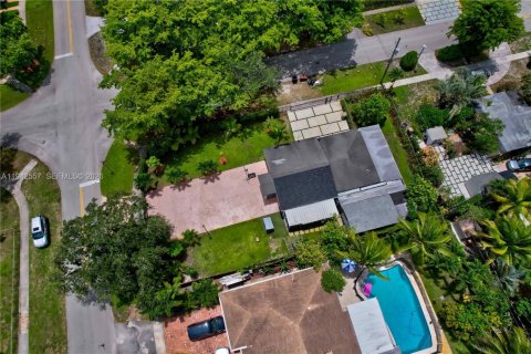 Casa en venta en North Miami, Florida, 4 dormitorios, 122.26 m2 № 1999990 - foto 28