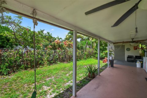 Casa en venta en North Miami, Florida, 4 dormitorios, 122.26 m2 № 1999990 - foto 3