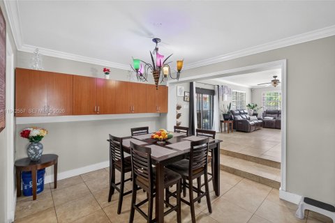 Casa en venta en North Miami, Florida, 4 dormitorios, 122.26 m2 № 1999990 - foto 21
