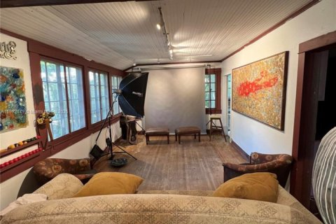 House in Coral Gables, Florida 2 bedrooms, 157 sq.m. № 1945003 - photo 10