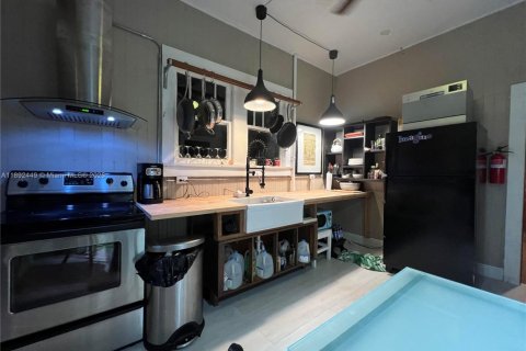 House in Coral Gables, Florida 2 bedrooms, 157 sq.m. № 1945003 - photo 12