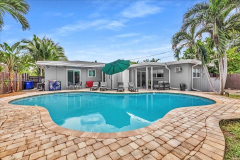 Villa ou maison à vendre à Fort Lauderdale, Floride: 5 chambres, 147.44 m2 № 2084524 - photo 2