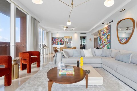 Condominio en venta en Sunny Isles Beach, Florida, 3 dormitorios, 254.18 m2 № 2008253 - foto 12
