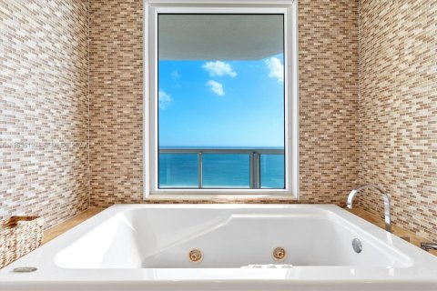 Condominio en venta en Sunny Isles Beach, Florida, 3 dormitorios, 254.18 m2 № 2008253 - foto 30