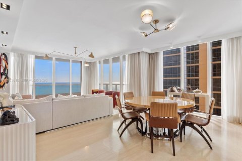 Condominio en venta en Sunny Isles Beach, Florida, 3 dormitorios, 254.18 m2 № 2008253 - foto 10