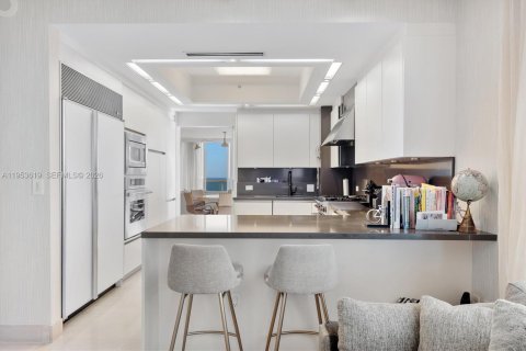 Condominio en venta en Sunny Isles Beach, Florida, 3 dormitorios, 254.18 m2 № 2008253 - foto 24