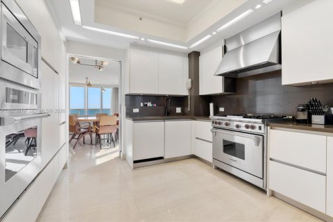 Condominio en venta en Sunny Isles Beach, Florida, 3 dormitorios, 254.18 m2 № 2008253 - foto 18
