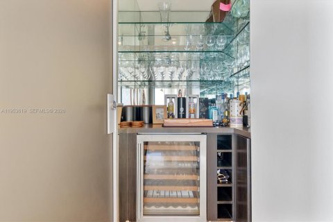 Condominio en venta en Sunny Isles Beach, Florida, 3 dormitorios, 254.18 m2 № 2008253 - foto 15