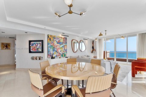 Condominio en venta en Sunny Isles Beach, Florida, 3 dormitorios, 254.18 m2 № 2008253 - foto 9