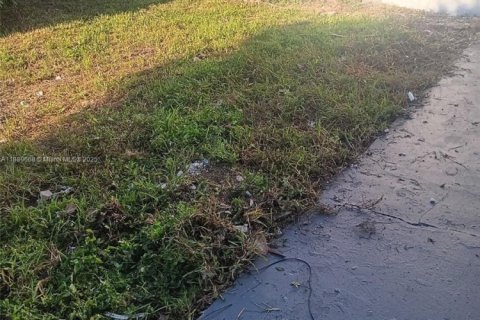 Casa en venta en Miami, Florida, 3 dormitorios, 183.48 m2 № 1929296 - foto 25