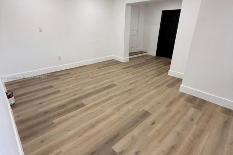 Casa en venta en Miami, Florida, 3 dormitorios, 183.48 m2 № 1929296 - foto 11