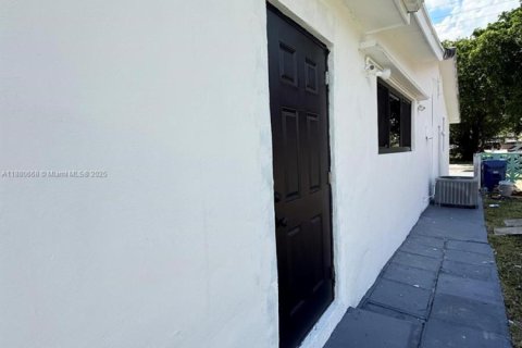Casa en venta en Miami, Florida, 3 dormitorios, 183.48 m2 № 1929296 - foto 18