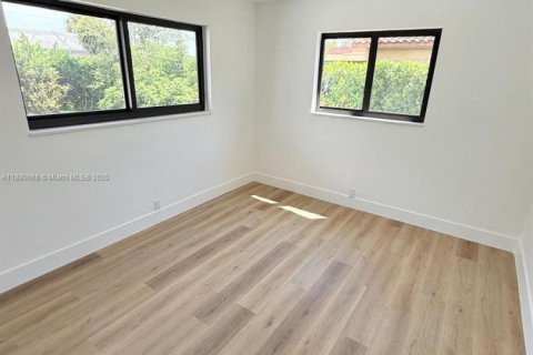 Casa en venta en Miami, Florida, 3 dormitorios, 183.48 m2 № 1929296 - foto 9