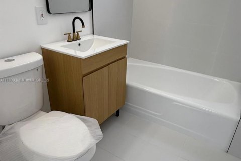Casa en venta en Miami, Florida, 3 dormitorios, 183.48 m2 № 1929296 - foto 10