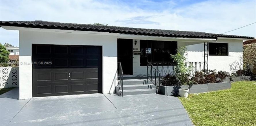 Casa en Miami, Florida 3 dormitorios, 183.48 m2 № 1929296