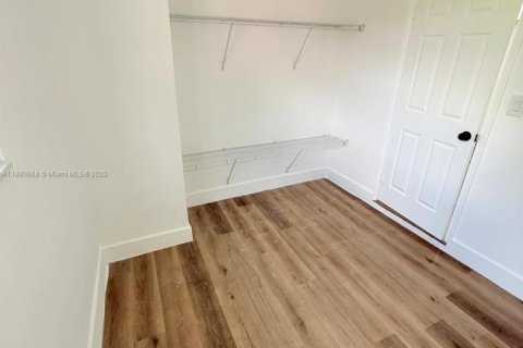 Casa en venta en Miami, Florida, 3 dormitorios, 183.48 m2 № 1929296 - foto 12