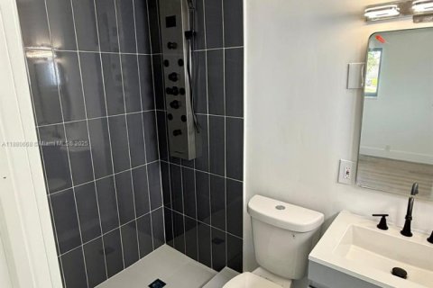 Casa en venta en Miami, Florida, 3 dormitorios, 183.48 m2 № 1929296 - foto 8