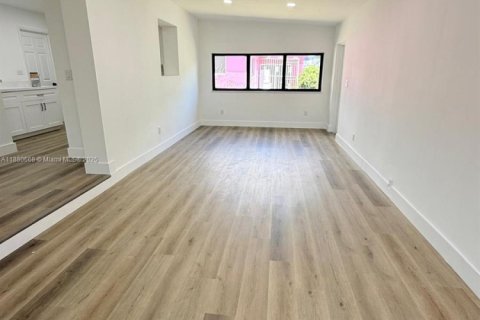Casa en venta en Miami, Florida, 3 dormitorios, 183.48 m2 № 1929296 - foto 15