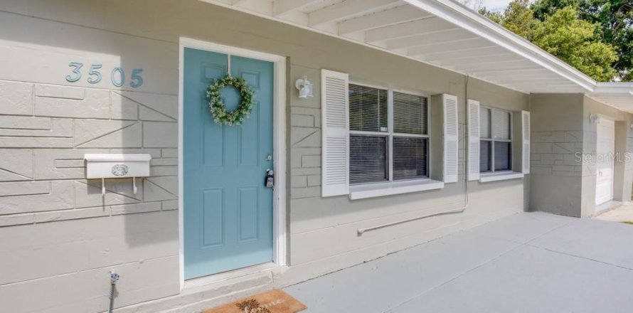 House in Saint Petersburg, Florida 3 bedrooms, 119.57 sq.m. № 1252634