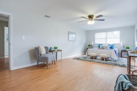 House in Saint Petersburg, Florida 3 bedrooms, 119.57 sq.m. № 1252634 - photo 19