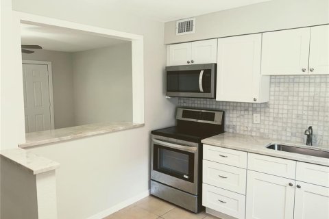 House in Saint Petersburg, Florida 3 bedrooms, 119.57 sq.m. № 1252634 - photo 13