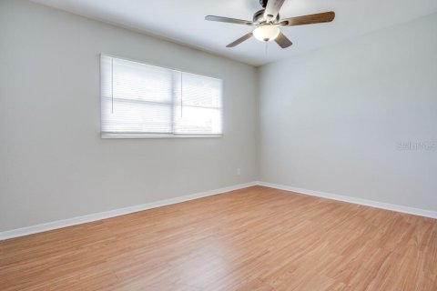 House in Saint Petersburg, Florida 3 bedrooms, 119.57 sq.m. № 1252634 - photo 26