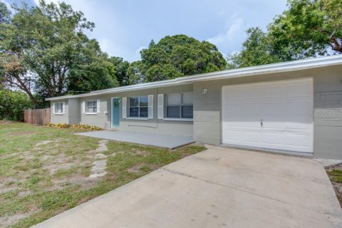 House in Saint Petersburg, Florida 3 bedrooms, 119.57 sq.m. № 1252634 - photo 3