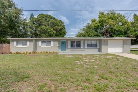 House in Saint Petersburg, Florida 3 bedrooms, 119.57 sq.m. № 1252634 - photo 4