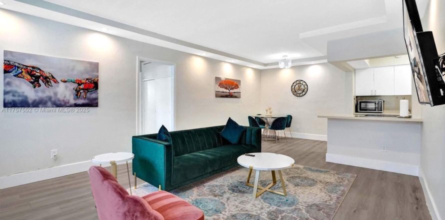 Villa ou maison à Bay Harbor Islands, Floride 1 chambre, 69.68 m2 № 1861521