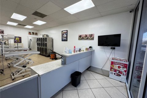 Commercial property in Hialeah, Florida № 1698728 - photo 25