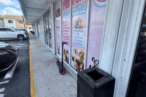 Commercial property in Hialeah, Florida № 1698728 - photo 3