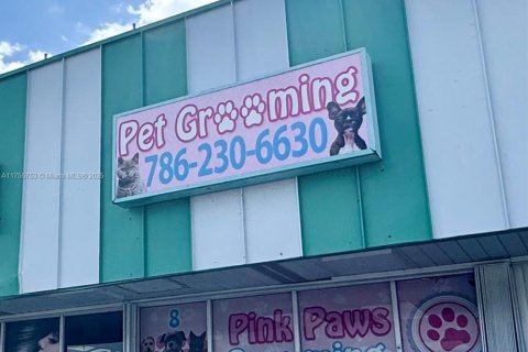 Commercial property in Hialeah, Florida № 1698728 - photo 1