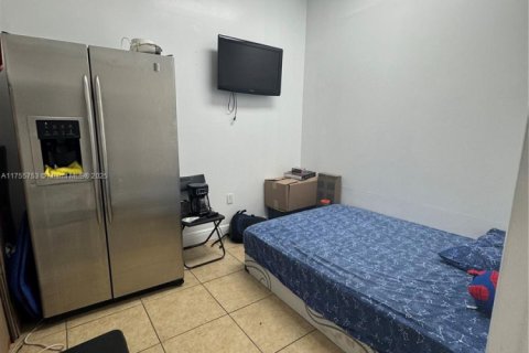 Commercial property in Hialeah, Florida № 1698728 - photo 17