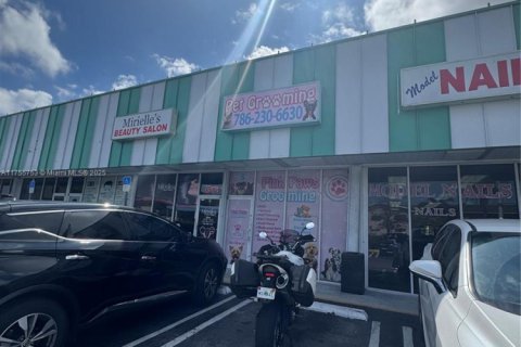 Commercial property in Hialeah, Florida № 1698728 - photo 2