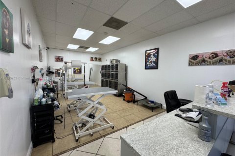Commercial property in Hialeah, Florida № 1698728 - photo 7