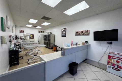 Commercial property in Hialeah, Florida № 1698728 - photo 8