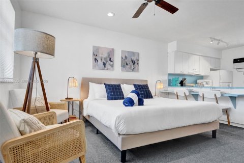 Immobilier commercial à vendre à Hollywood, Floride: 304.35 m2 № 1994907 - photo 2