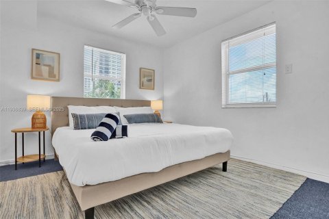 Immobilier commercial à vendre à Hollywood, Floride: 304.35 m2 № 1994907 - photo 5