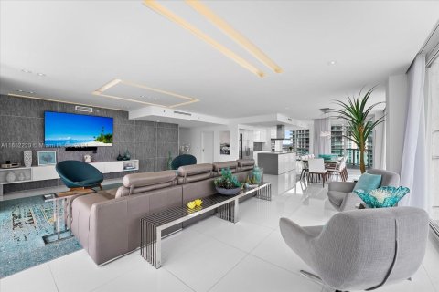 Condominio en venta en Sunny Isles Beach, Florida, 2 dormitorios, 199.18 m2 № 1727725 - foto 3
