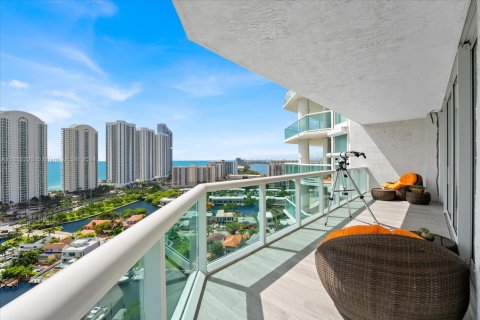 Condominio en venta en Sunny Isles Beach, Florida, 2 dormitorios, 199.18 m2 № 1727725 - foto 5