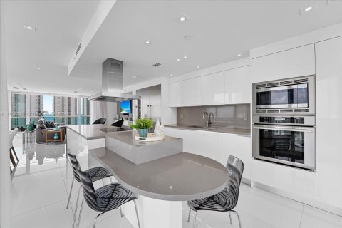 Condominio en venta en Sunny Isles Beach, Florida, 2 dormitorios, 199.18 m2 № 1727725 - foto 12