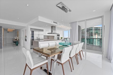 Condominio en venta en Sunny Isles Beach, Florida, 2 dormitorios, 199.18 m2 № 1727725 - foto 16