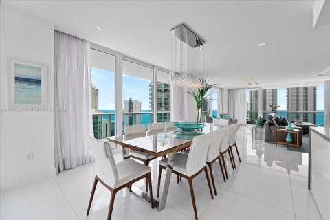 Condominio en venta en Sunny Isles Beach, Florida, 2 dormitorios, 199.18 m2 № 1727725 - foto 11