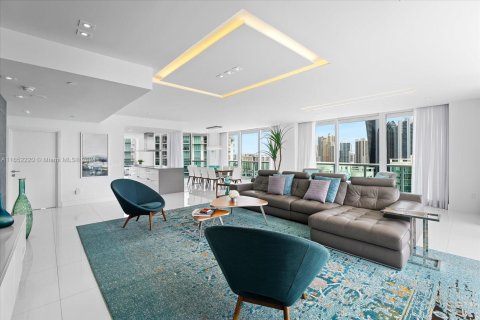 Condominio en venta en Sunny Isles Beach, Florida, 2 dormitorios, 199.18 m2 № 1727725 - foto 4