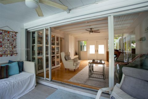 Villa ou maison à vendre à Hollywood, Floride: 3 chambres, 163.14 m2 № 2018985 - photo 13
