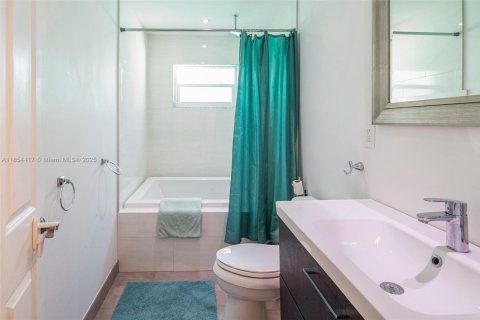 Villa ou maison à vendre à Hollywood, Floride: 3 chambres, 163.14 m2 № 2018985 - photo 28