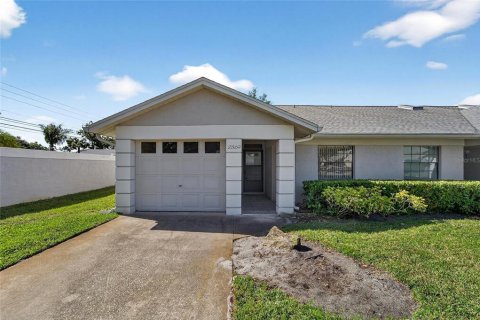 House in Dunedin, Florida 2 bedrooms, 108.97 sq.m. № 2099615