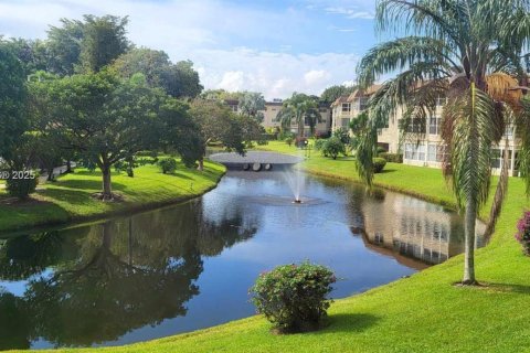 Condo in Lauderdale Lakes, Florida, 1 bedroom  № 1862169 - photo 1