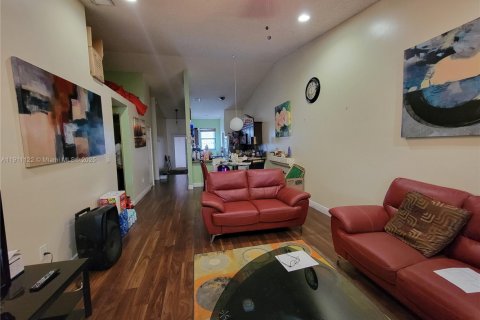 Touwnhouse à vendre à Hialeah, Floride: 2 chambres, 101.17 m2 № 1967196 - photo 10